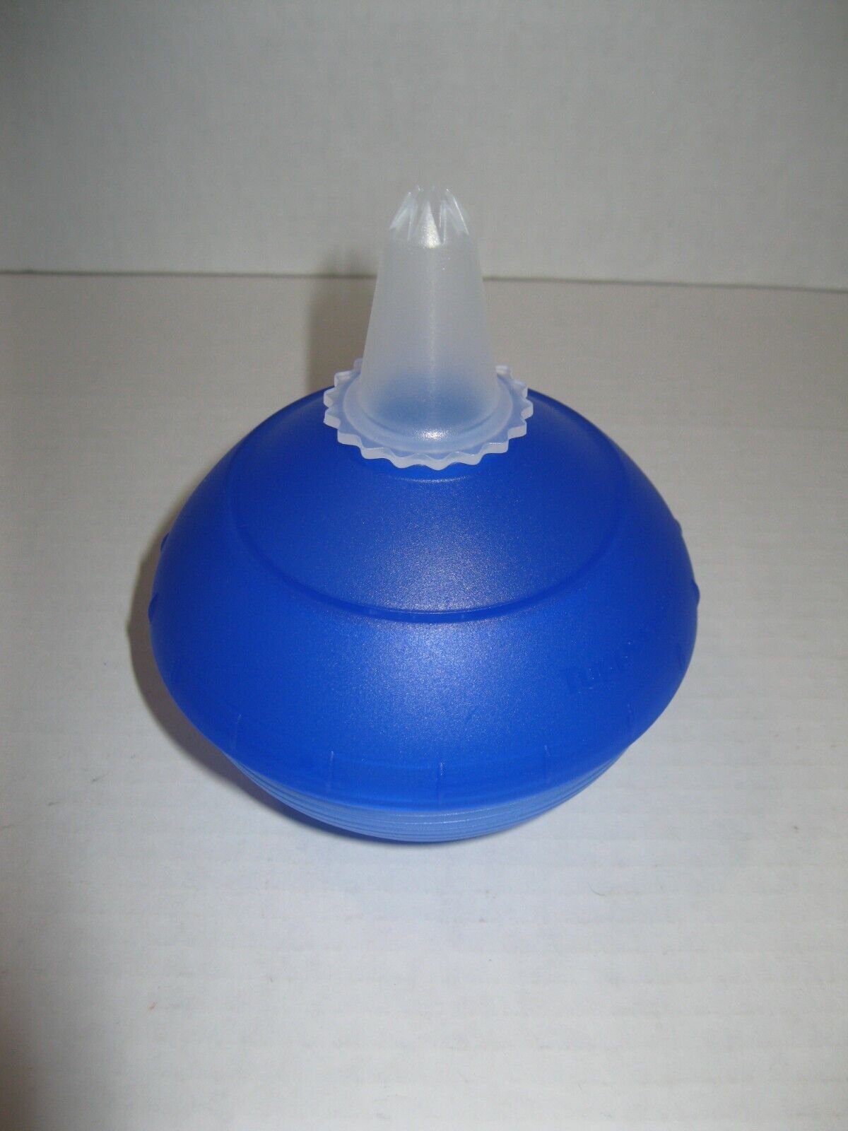 Tupperware ~ Gourmet Cake Decorator Squeeze It Icing Ball ~ Blue (used)